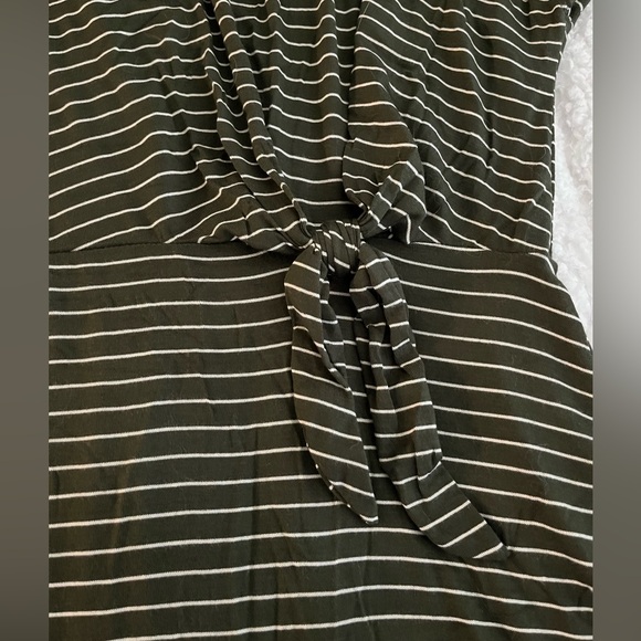 Francesca’s striped tie-waist dress NWT - Picture 4 of 4